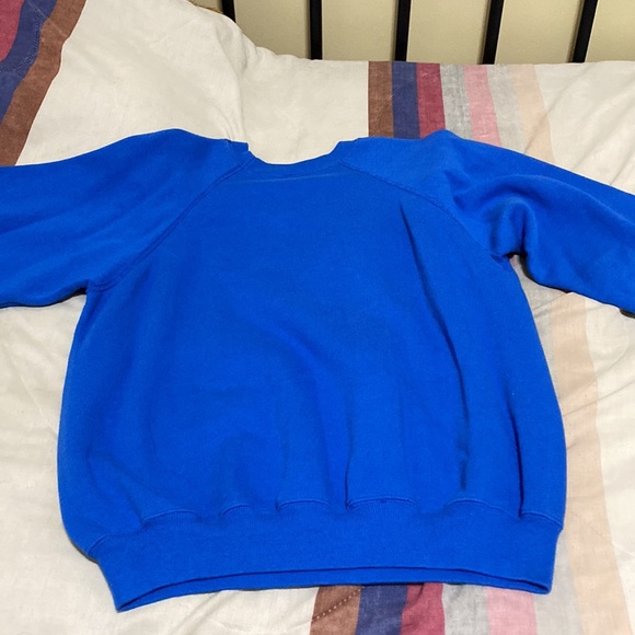 A unique blue sweater - Picture 4 of 4